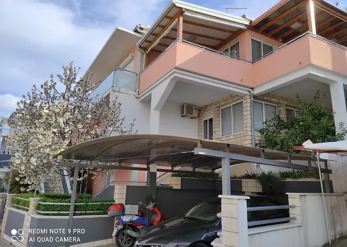 Apartman With A Parking Space - 17138 *