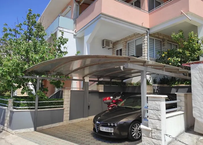 With A Parking Space - 17138 * 로고즈니차